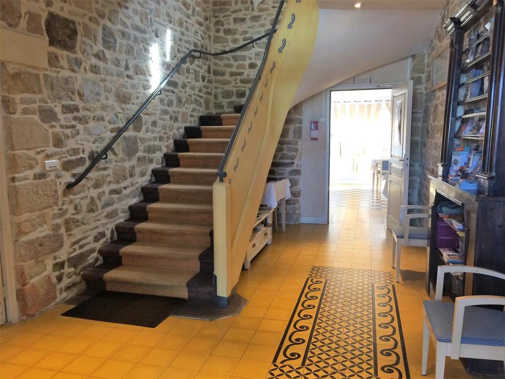 De La Presqu'ile 3*